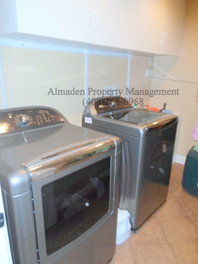 Building Photo - Remodeled Almaden Home near Foothills!! Great Schools, Central A/C & Pool!!