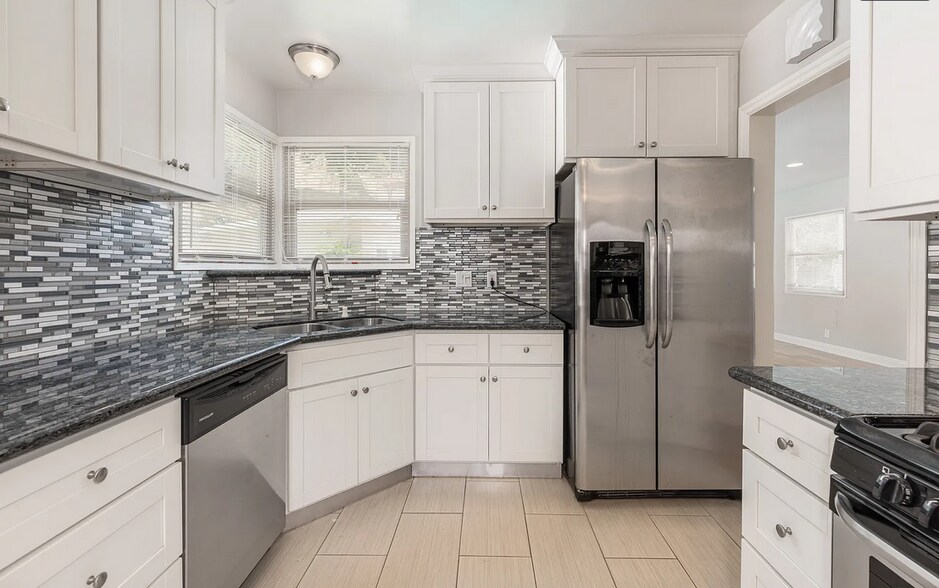 Building Photo - 2653 S Wadsworth Cir