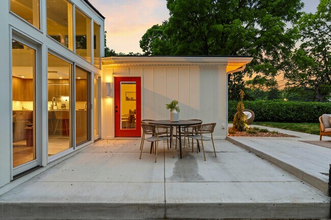 Building Photo - 2276 Johnston Rd
