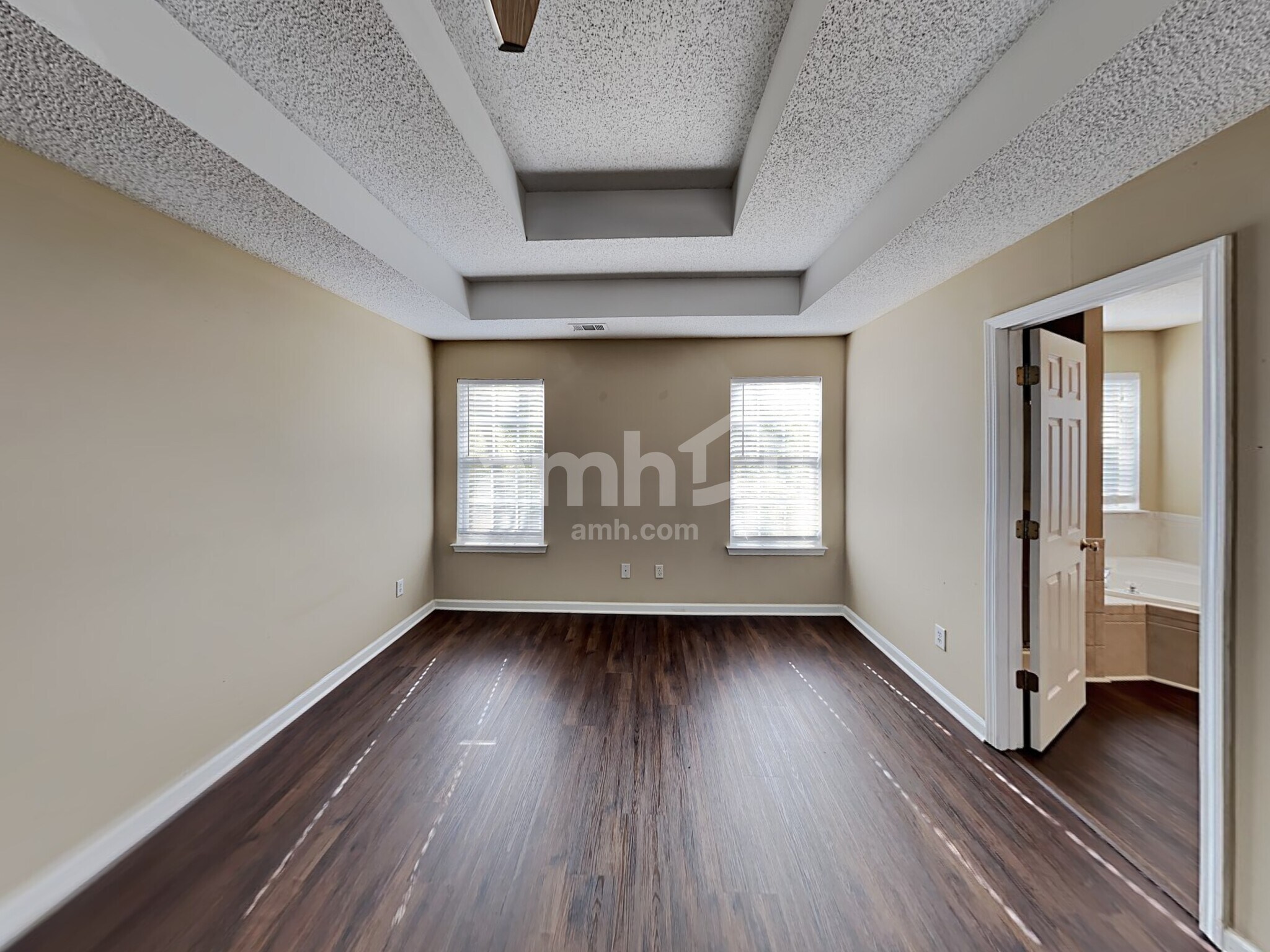 Building Photo - 6004 W Rosie Ln SE