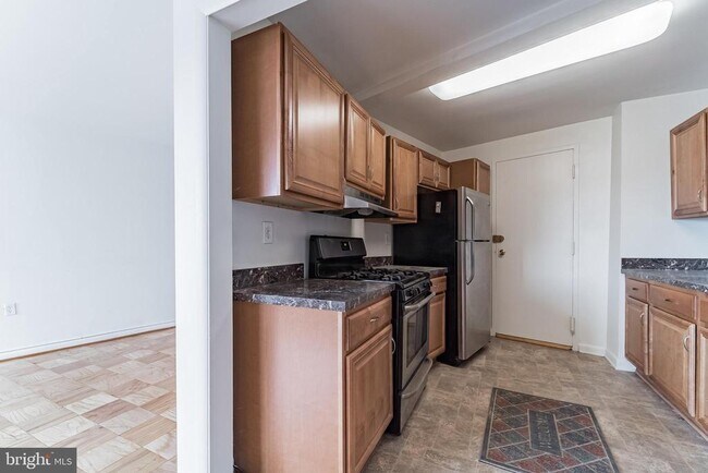 Building Photo - 10201 Grosvenor Pl