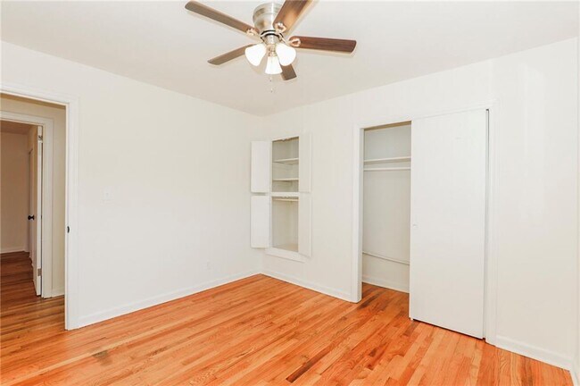 Building Photo - 2332 Miriam Ln