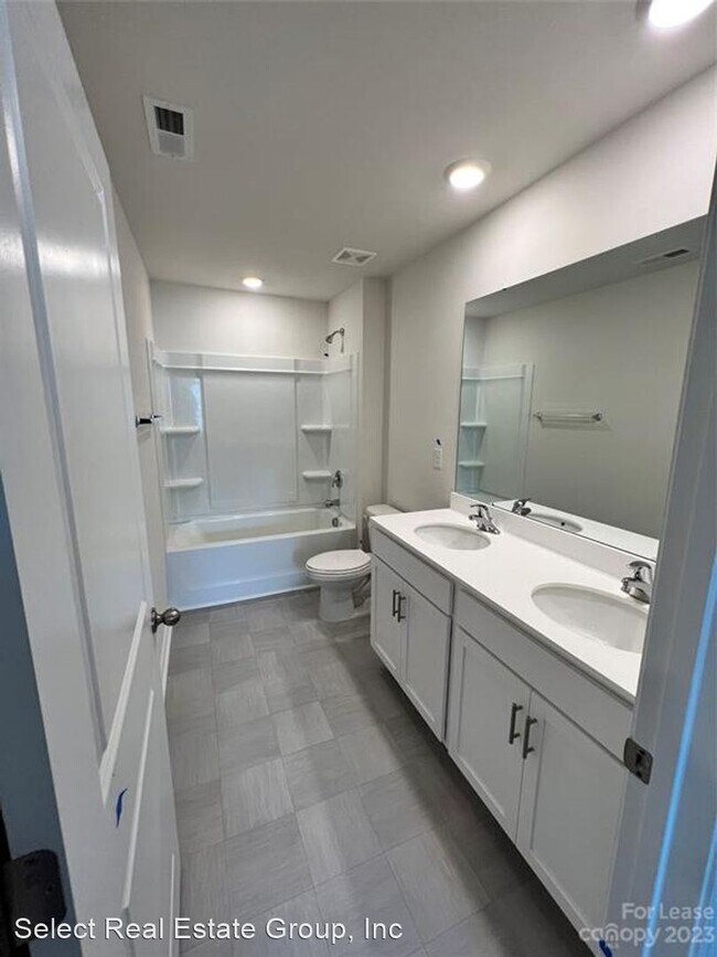 Building Photo - 5 br, 3 bath House - 106 Meadow View Drive