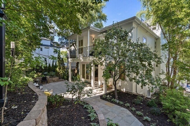 Building Photo - 89 University Rd