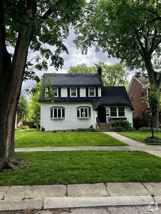 Building Photo - 613 S Chester Ave