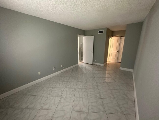 Building Photo - 6031 10th Ave N