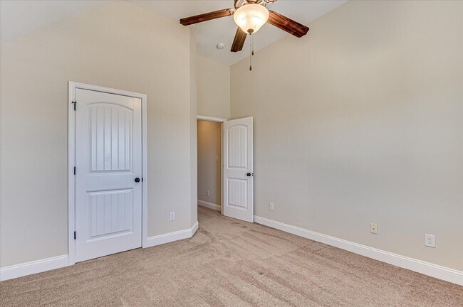 Building Photo - 406 Saterlee Ct