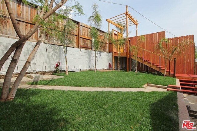 Building Photo - 2414 Effie St