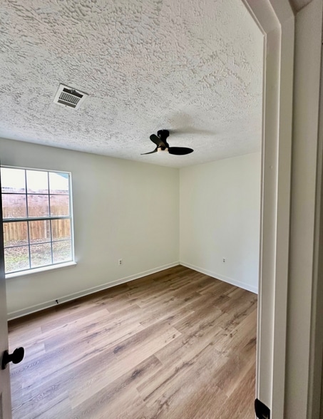 Building Photo - 587 Bryceland Blvd