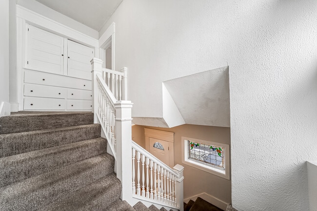 Building Photo - 1453 W 101st St