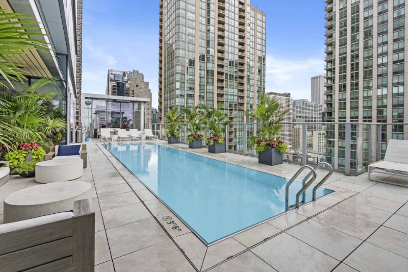 Building Photo - 711 N State St