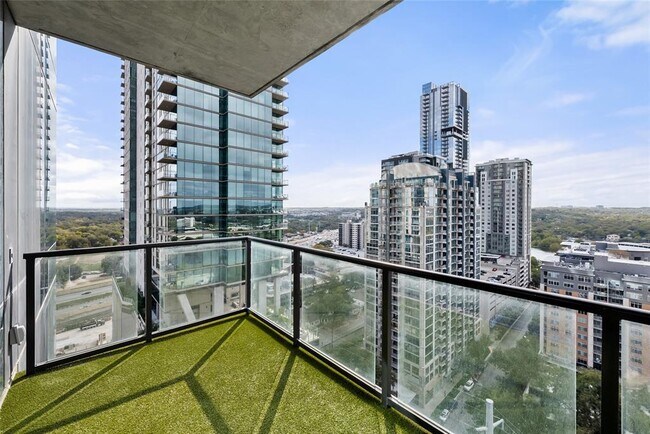 Building Photo - 70 Rainey St