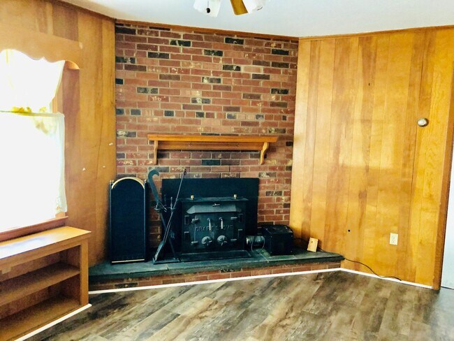 Building Photo - 1455 Springsteen Rd