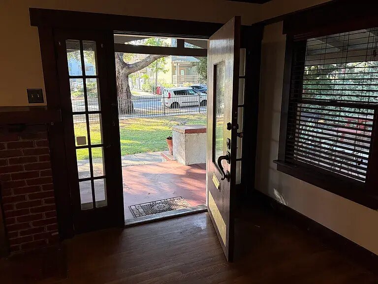 Building Photo - 1262 N Hudson Ave