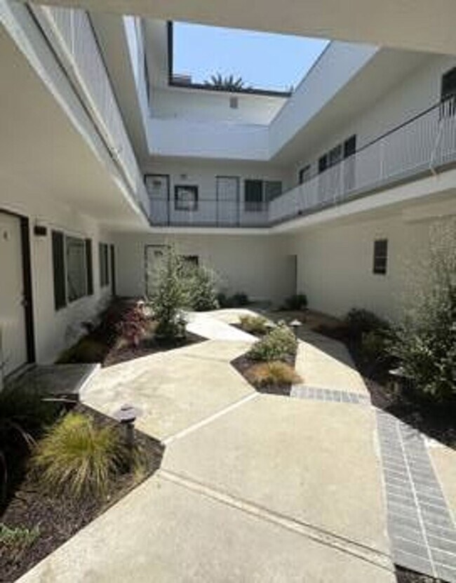 Building Photo - 10920 National Blvd