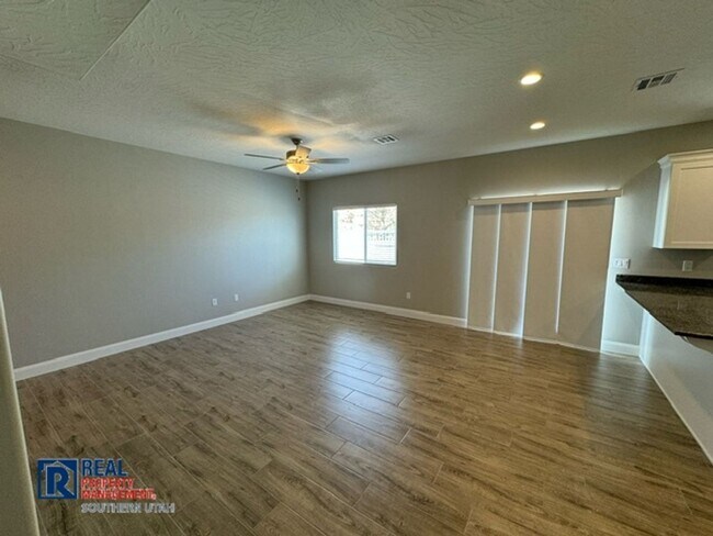 Building Photo - River Trail Townhome