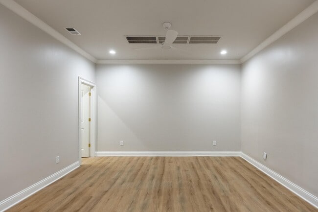 Building Photo - 265 Trunk St NE