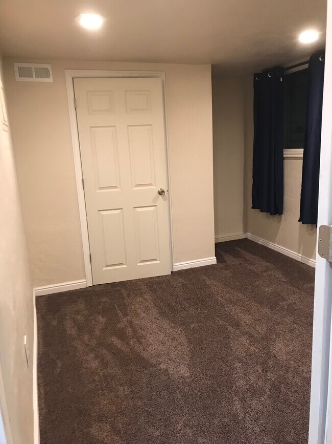 Building Photo - 174 E Pioneer Ave