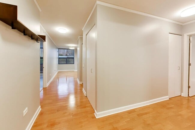 Building Photo - 201 N Westshore Dr