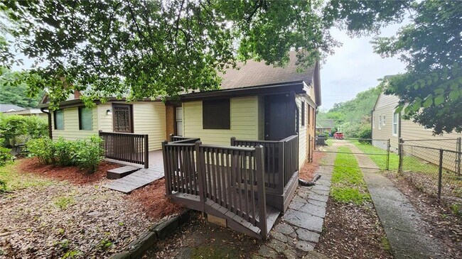 Building Photo - 1029 Katherwood Dr SW
