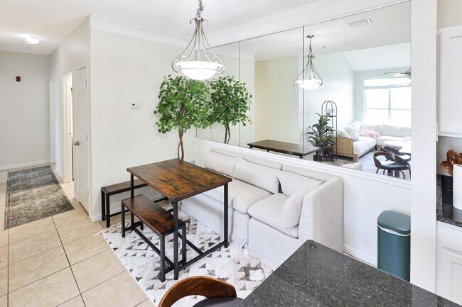 Building Photo - Bradenton 3BR/2BA – Newly Remodeled, 3rd F...