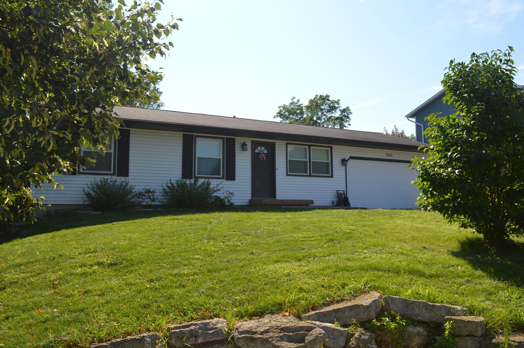 Building Photo - 2543 Chesapeake Dr