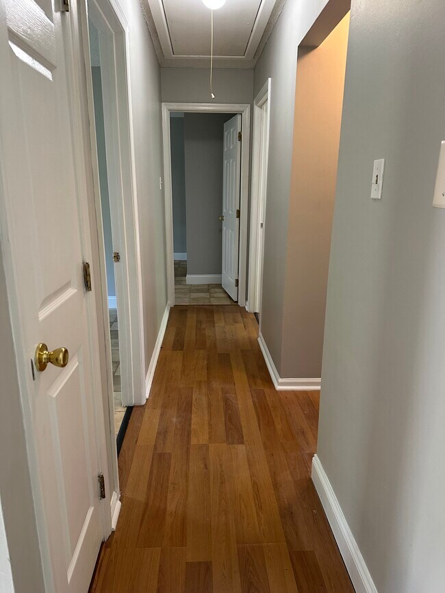 Building Photo - 16 Woodside Ln