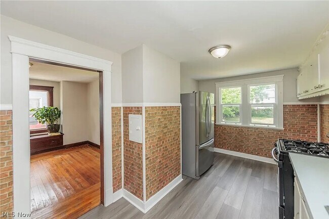 Building Photo - 3 Bedroom 1 Bathroom House in Lorain