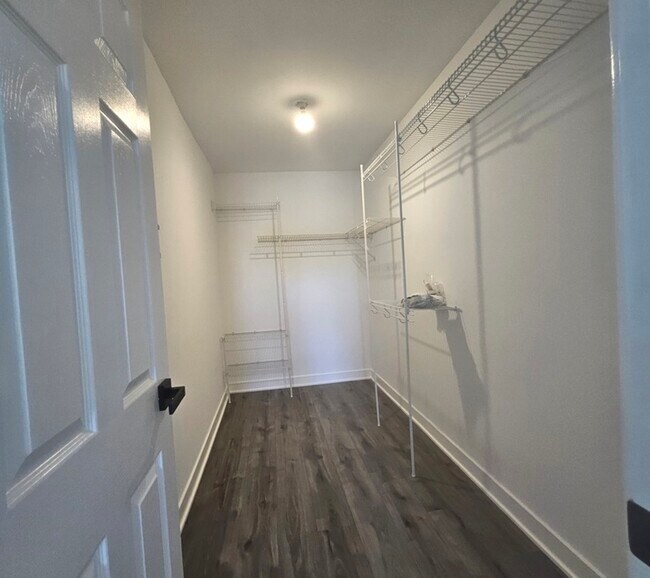 Building Photo - 1375 Rebecca Dr