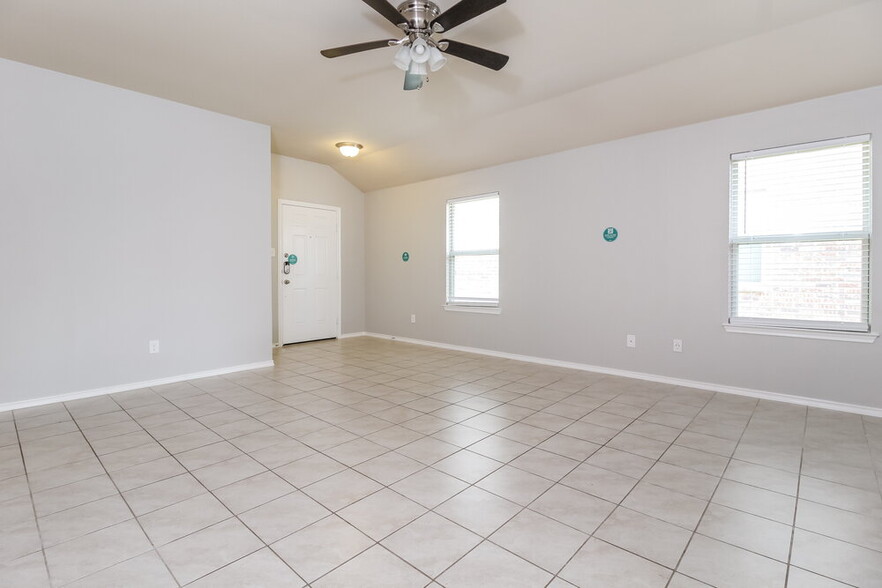 Building Photo - 1402 Copper St