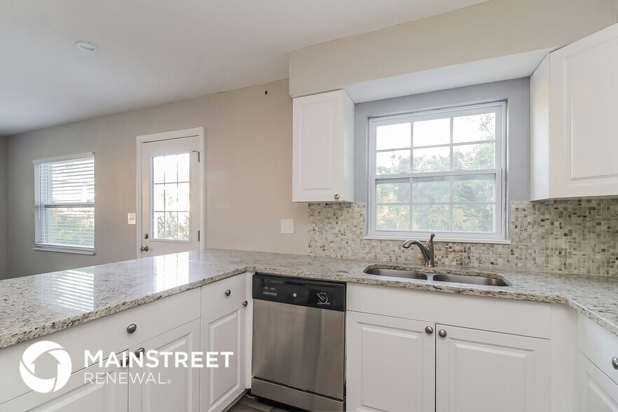 Building Photo - 2121 Camellia Dr