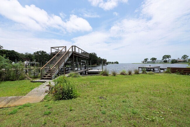 Building Photo - Waterfront in Shalimar with Dock and Lift