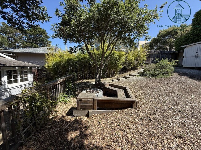 Building Photo - Adorable Three Bedroom Downtown Carmel-by-...