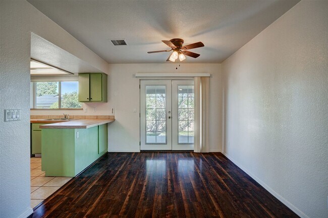 Building Photo - 7930 E Larkspur Ln