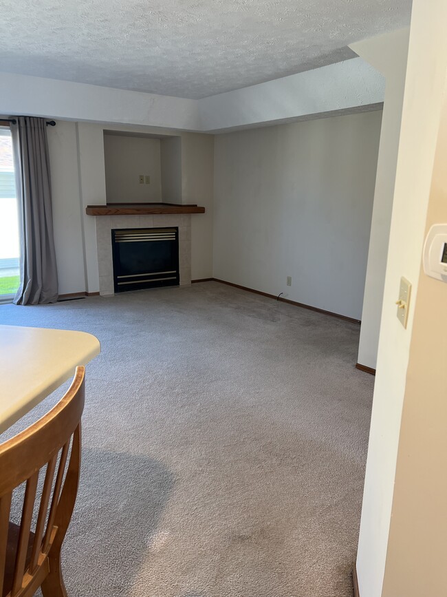 Building Photo - 2122 W 6th St