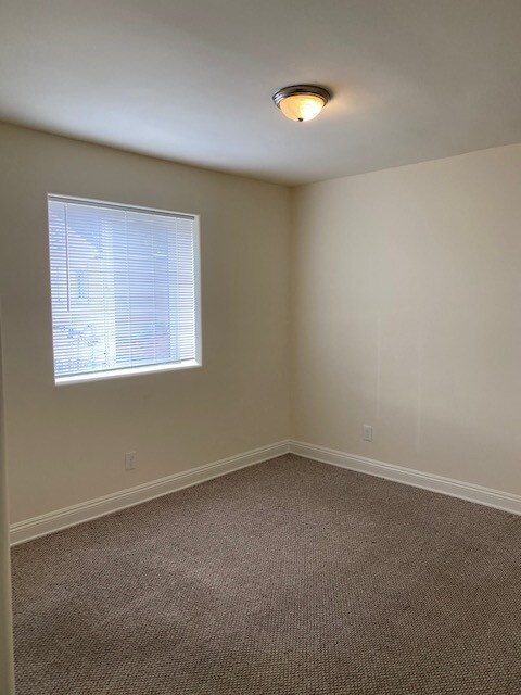 Building Photo - 1454 S Cloverdale Ave