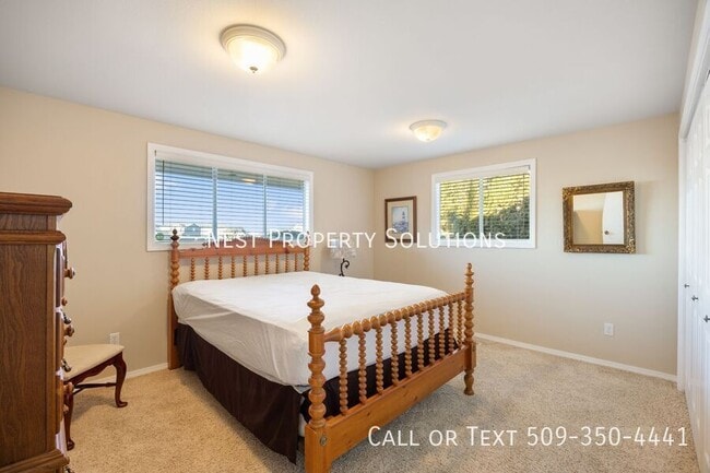 Building Photo - 1227 Fairway Dr NE