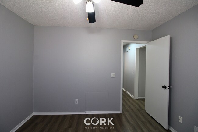 Building Photo - 708 Teal Pl