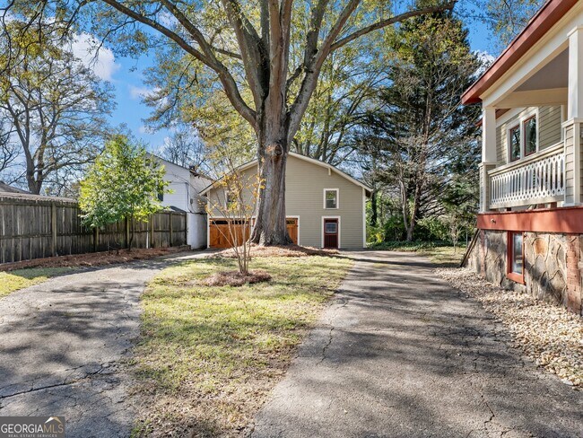 Building Photo - 249 Martin St