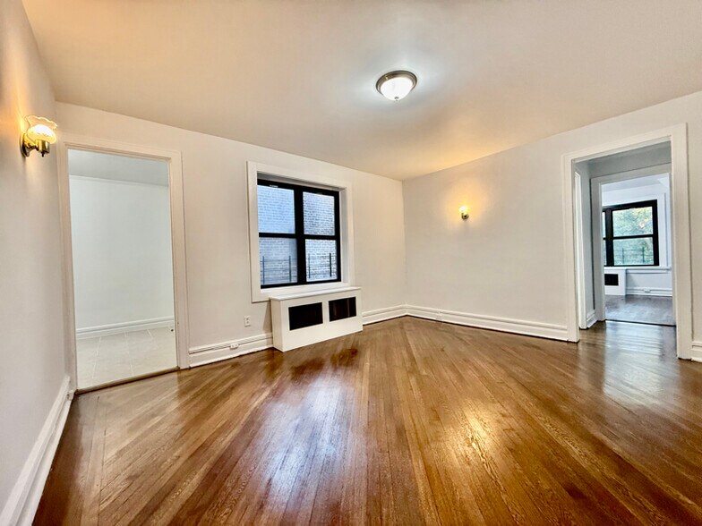 Building Photo - 16 5th Ave