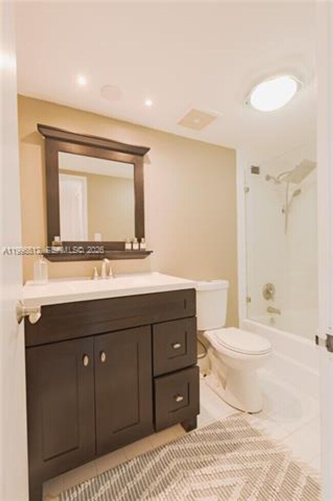 Building Photo - 5161 Collins Ave