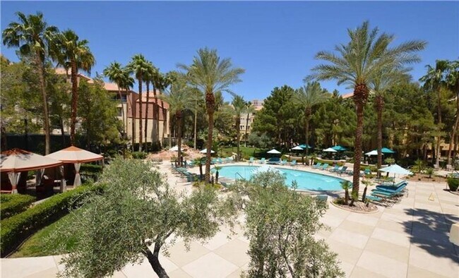 Building Photo - Great opportunity condo in a highly desirable central Las Vegas location