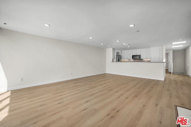 Building Photo - 7301 Vista Del Mar