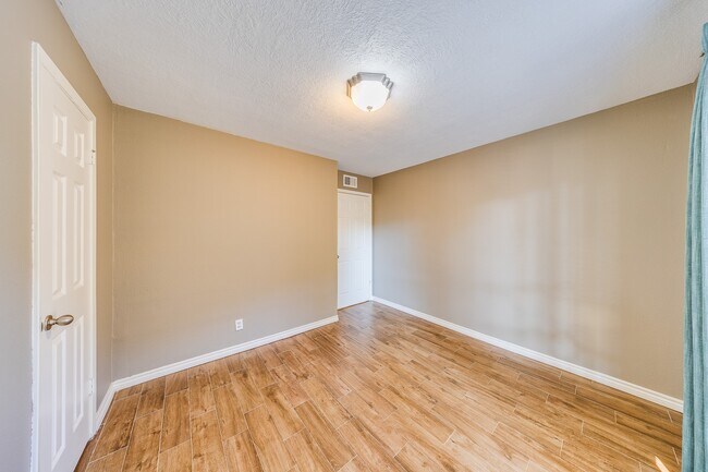 Building Photo - 18800 Egret Bay Blvd