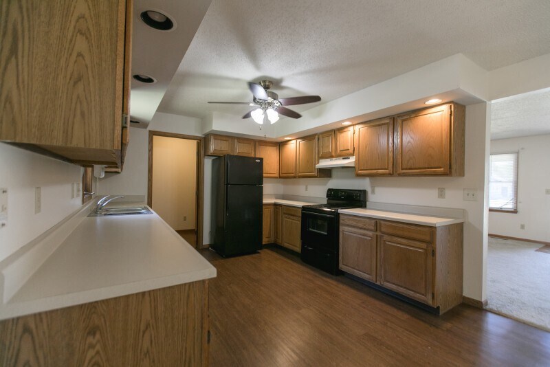KITCHEN - 1102 S Garden Ct