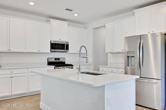Building Photo - 174 Killarney Ave