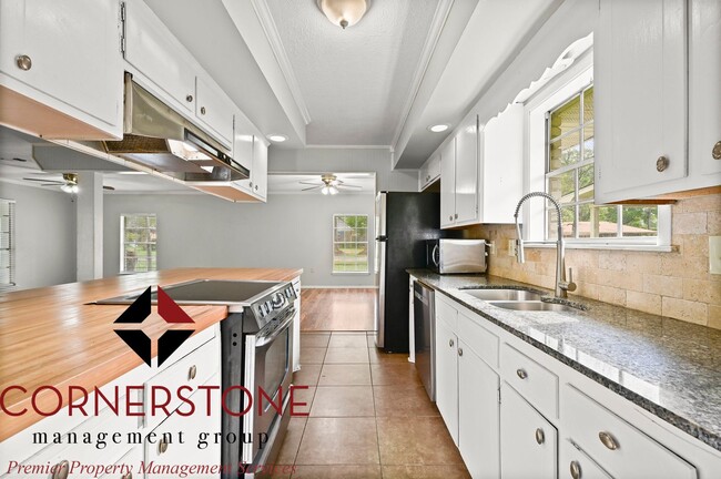 Building Photo - 4 Bed / 2 Bath | $2,000/mo | Move-in Ready