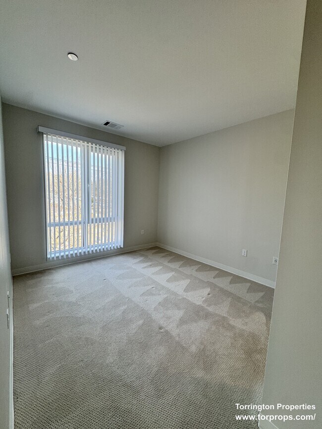 Building Photo - 289 Walk Hill St