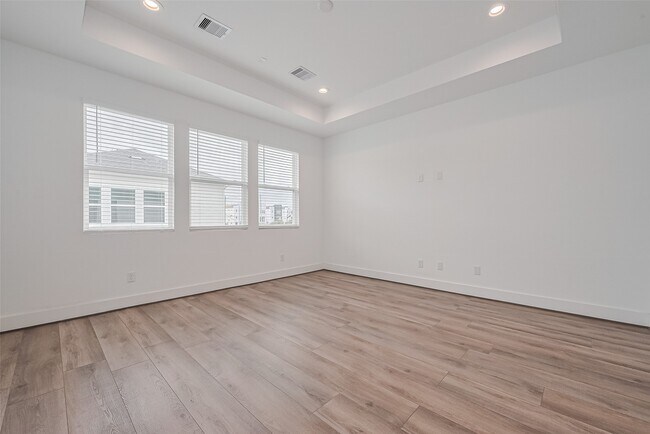 Building Photo - 3510 Hadley St
