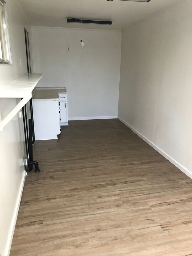 Building Photo - Updated 3 Bedroom 2 Bathroom Home in Paradise!